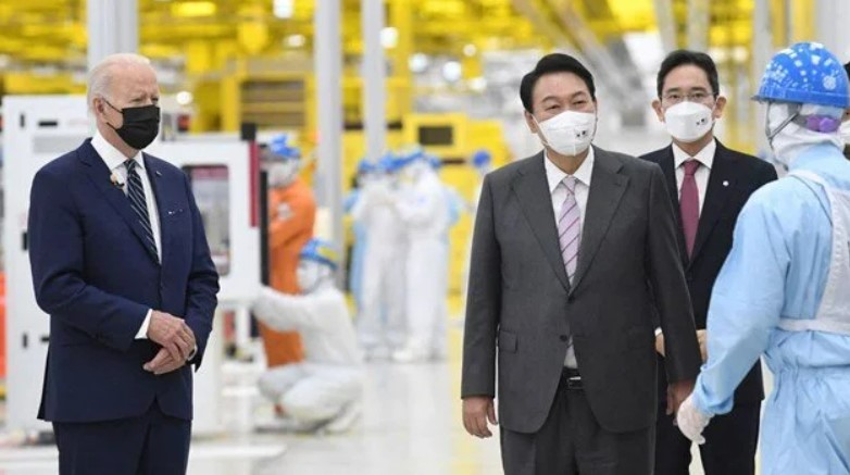Bayden Samsung-un Cənubi Koreyadakı çip fabrikinə baş çəkdi
