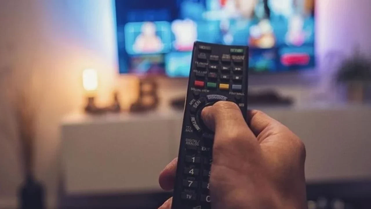 8 Mayıs Cuma TV yayın akışı: Bu akşam televizyonda hangi dizi, film ve programlar var?